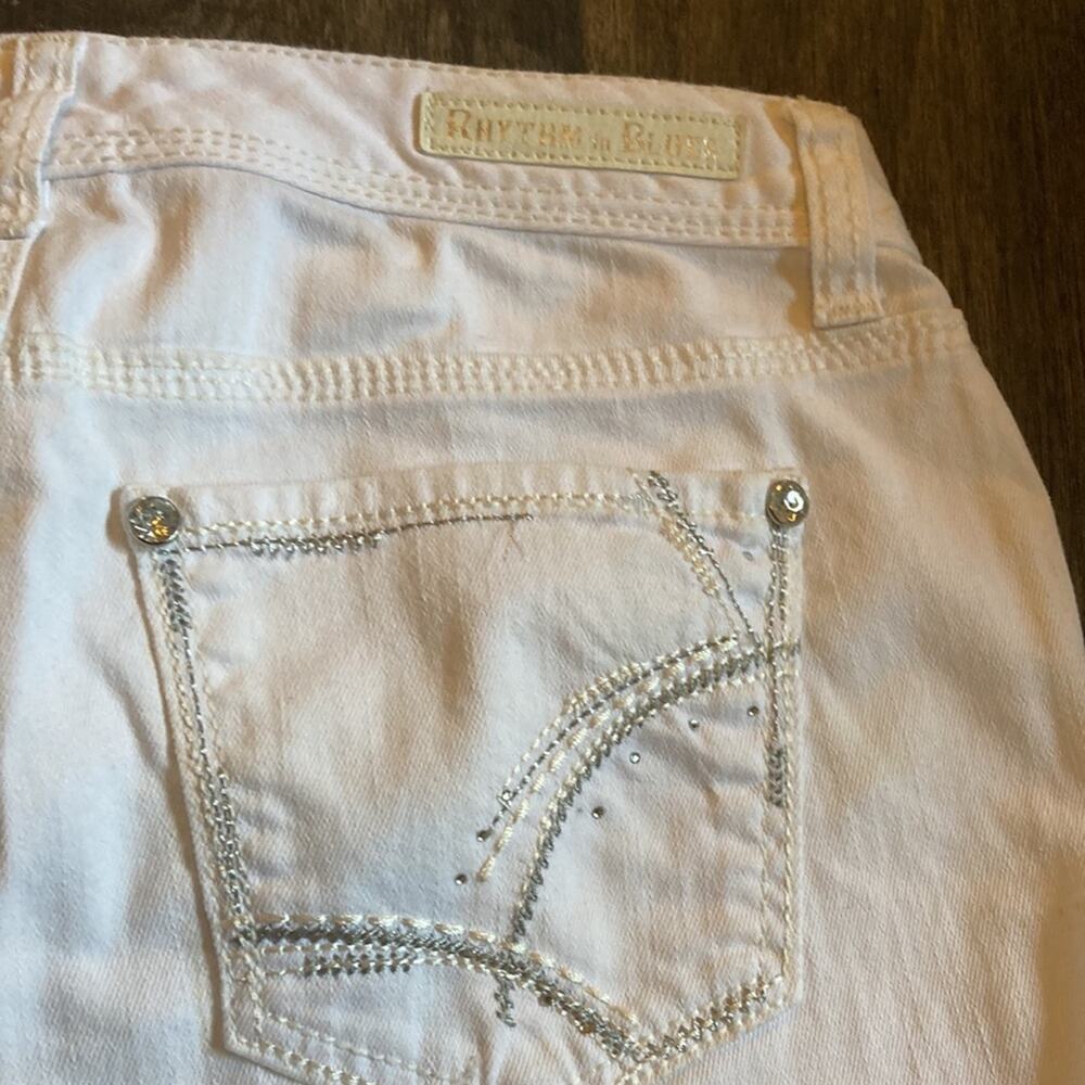 EUC White Denim Rhythm in Blues Sz 8 Distressed/Cutoff Look Shorts - Picture 10 of 11